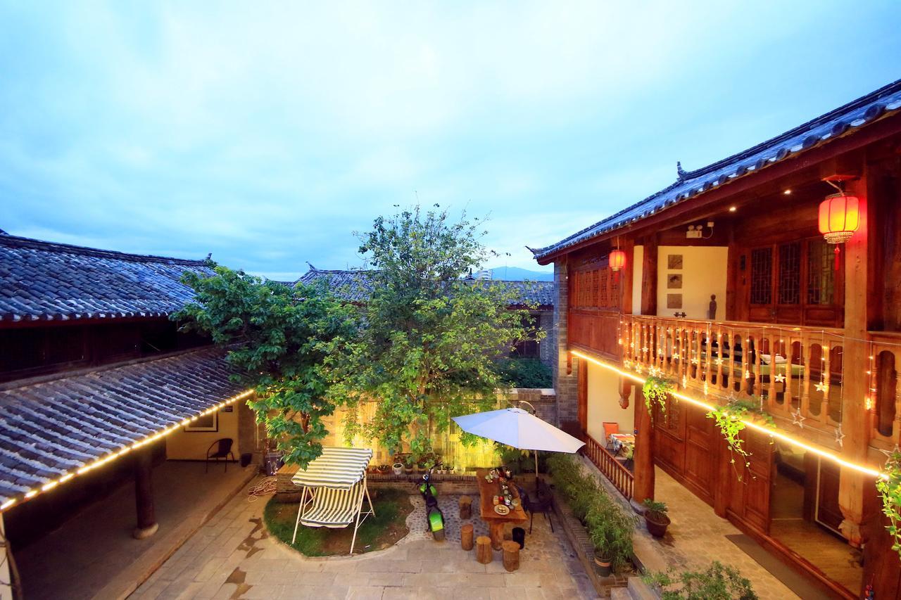 Peter Goullart Boutique Inn Лицзян Экстерьер фото