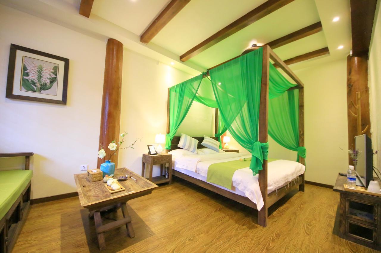 Peter Goullart Boutique Inn Лицзян Экстерьер фото