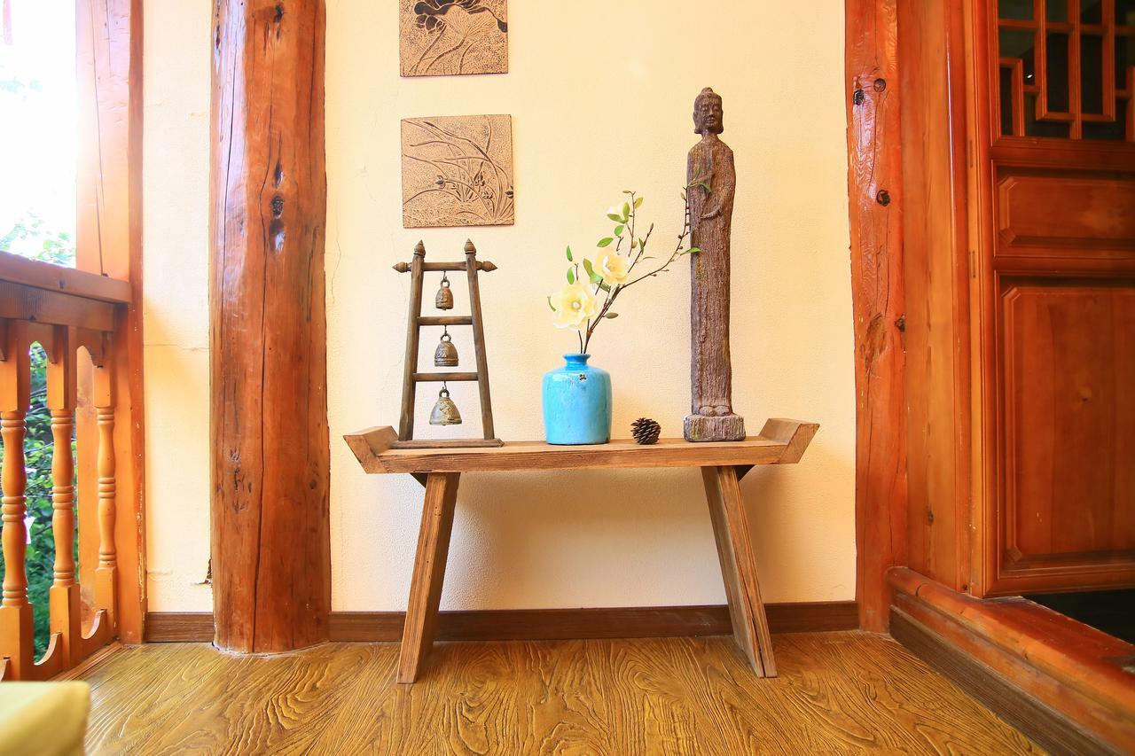 Peter Goullart Boutique Inn Лицзян Экстерьер фото