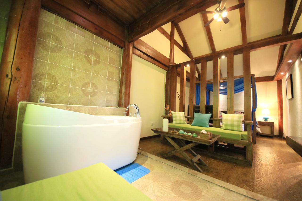 Peter Goullart Boutique Inn Лицзян Экстерьер фото