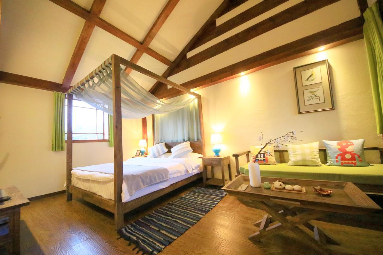Peter Goullart Boutique Inn Лицзян Экстерьер фото