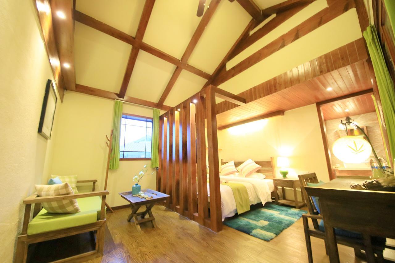 Peter Goullart Boutique Inn Лицзян Экстерьер фото