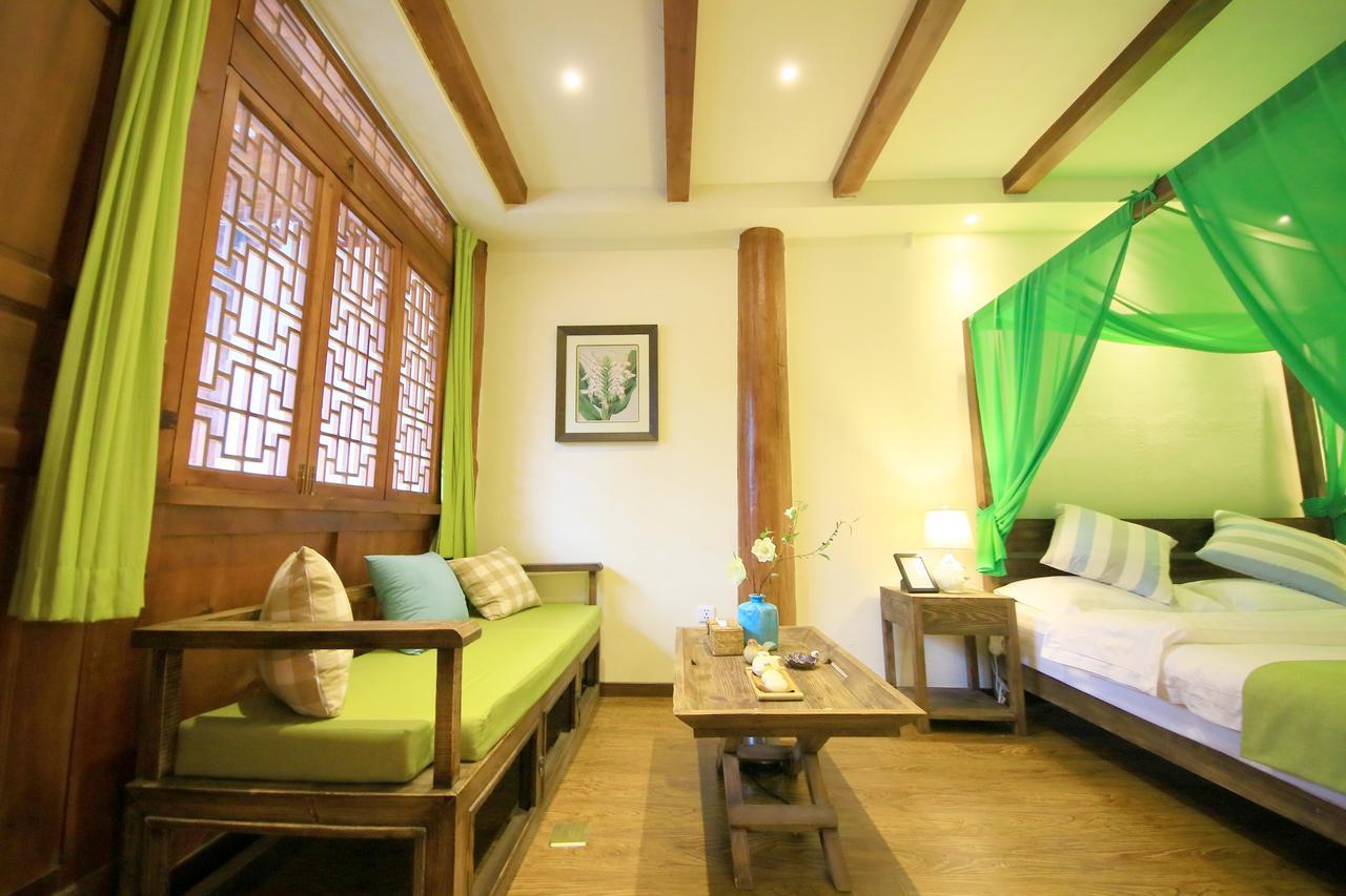 Peter Goullart Boutique Inn Лицзян Экстерьер фото