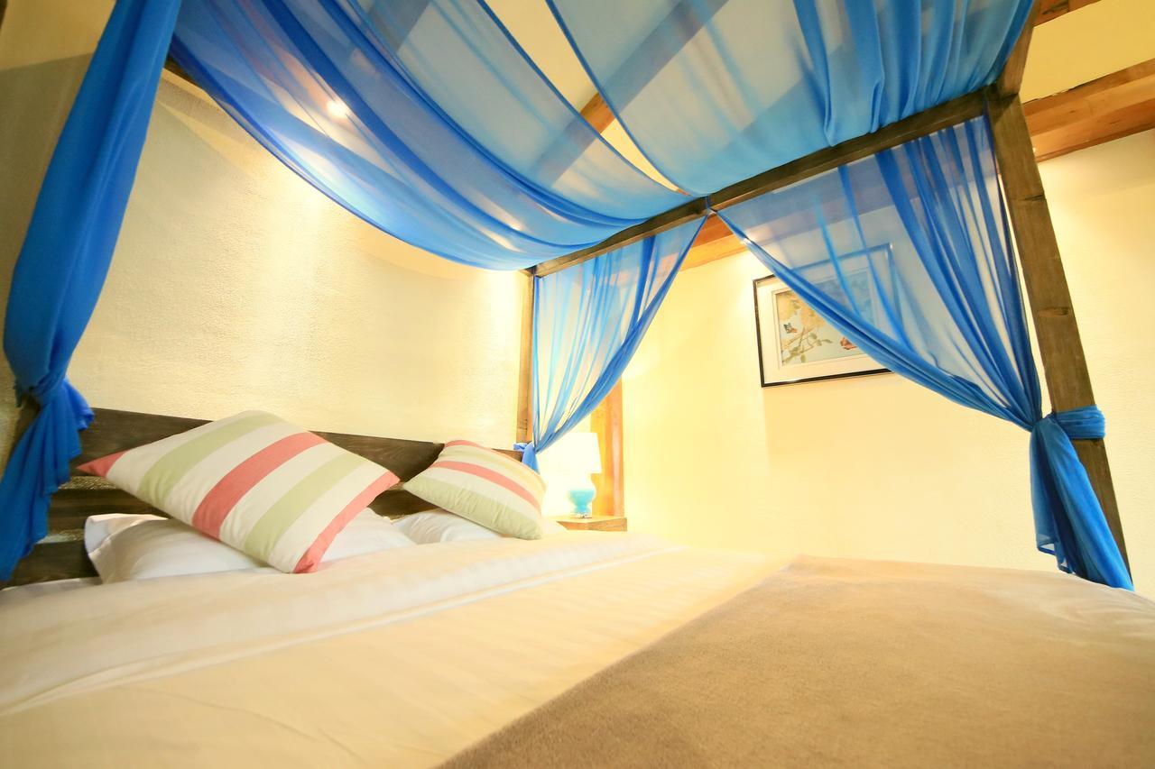 Peter Goullart Boutique Inn Лицзян Экстерьер фото
