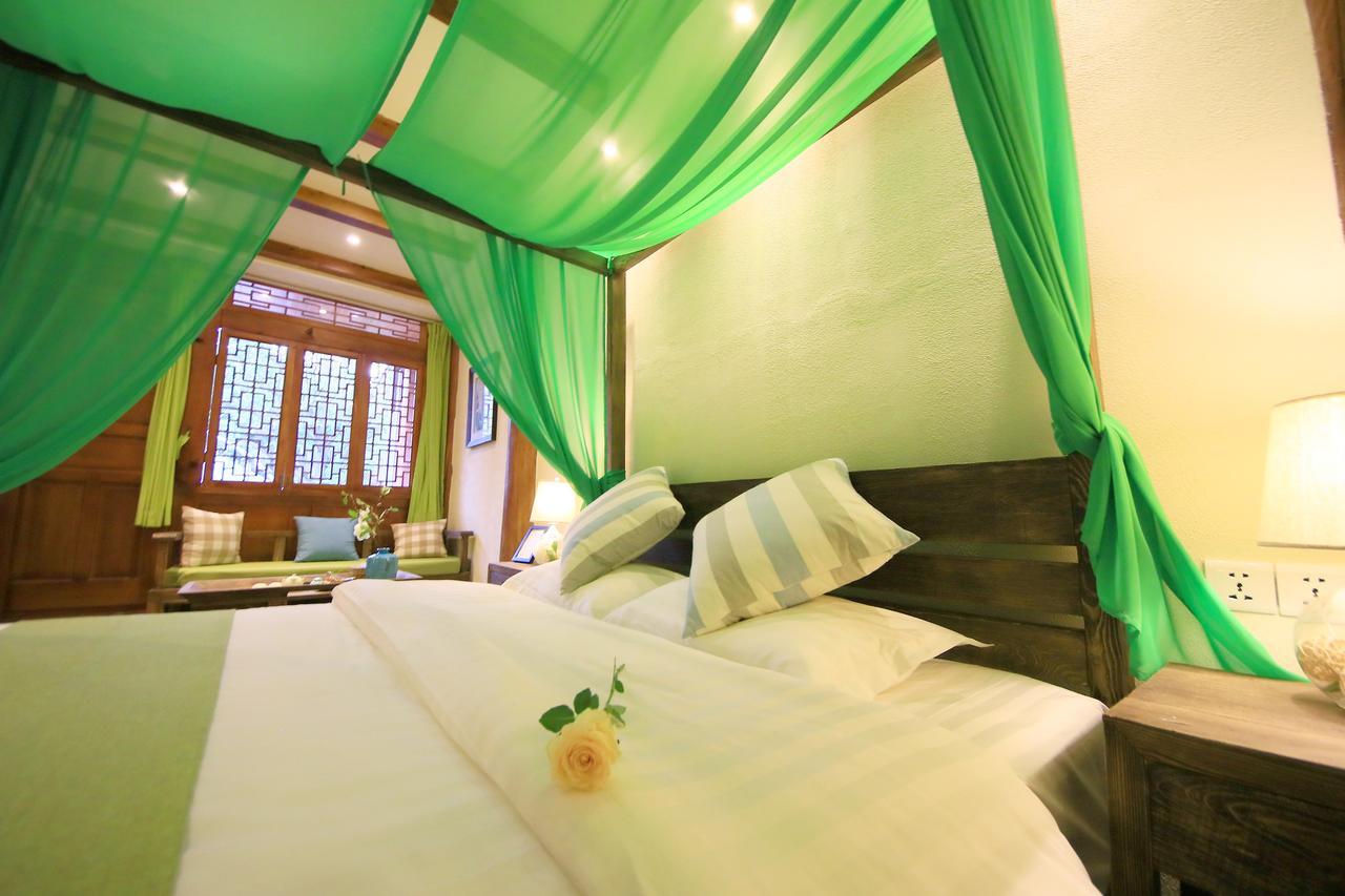 Peter Goullart Boutique Inn Лицзян Экстерьер фото